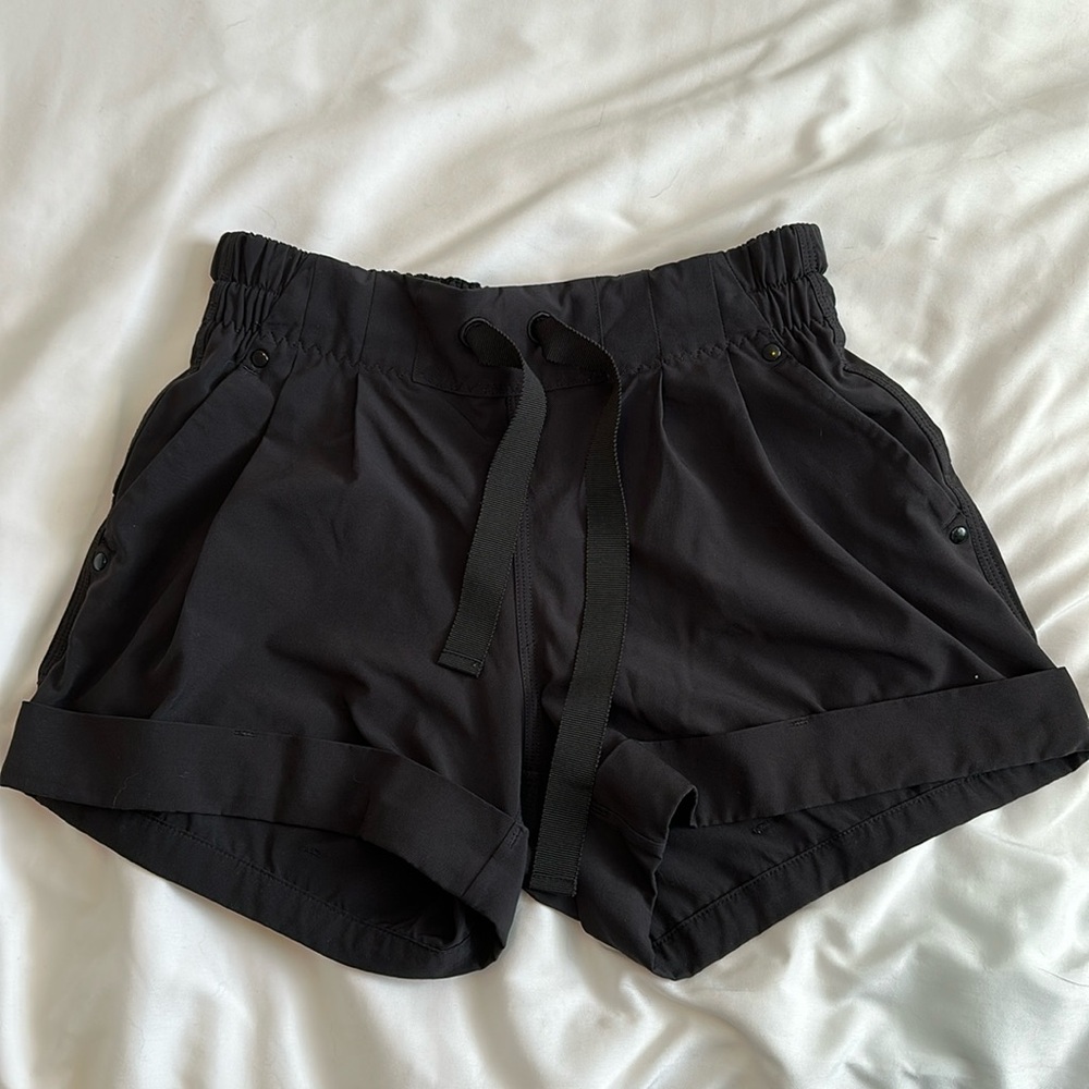 Lululemon roll down shorts